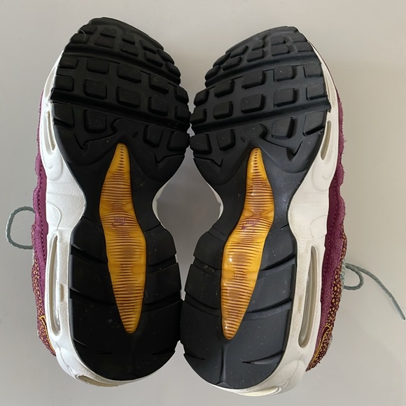 Nike Air Max 95 Sneakers - Picture 12 of 12